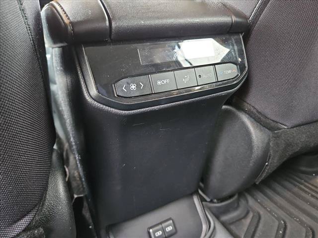 Used 2025 Toyota Highlander LE FWD image 17