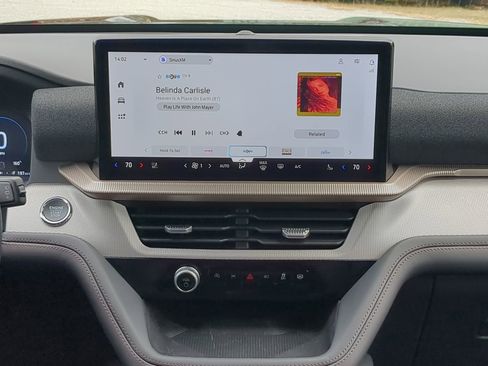 Used 2025 Ford Explorer Active w/ Active Comfort Package image 16