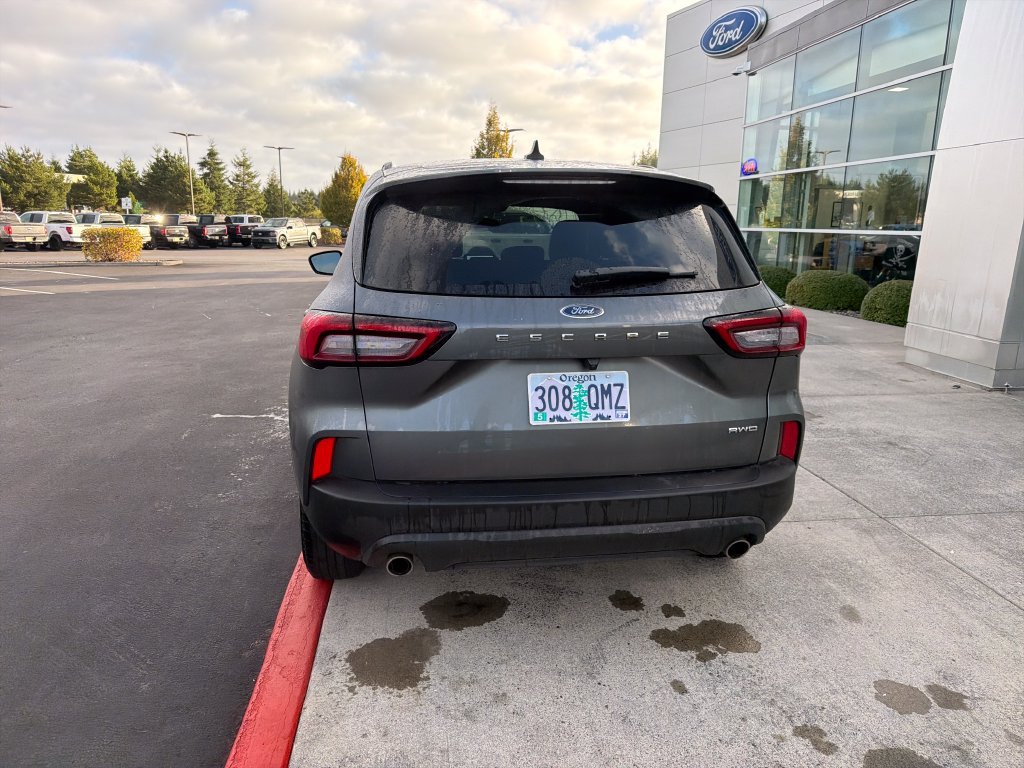 Used 2025 Ford Escape ST-Line Select AWD/4WD image 3