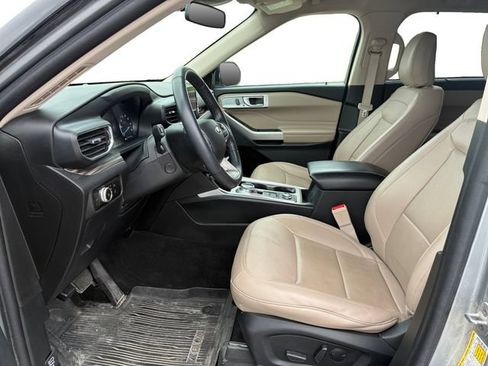 Used 2023 Ford Explorer Limited w/ Equipment Group 301A AWD/4WD image 11