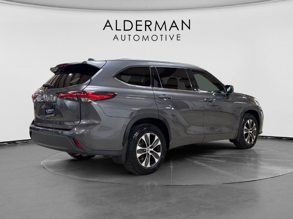 Used 2021 Toyota Highlander XLE FWD image 5