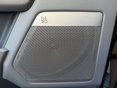 Used 2025 Ford F150 Lariat w/ Equipment Group 501A Mid image 18