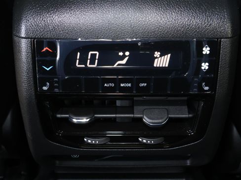 Used 2025 Jeep Grand Cherokee L Limited w/ Black Appearance Package AWD/4WD image 13