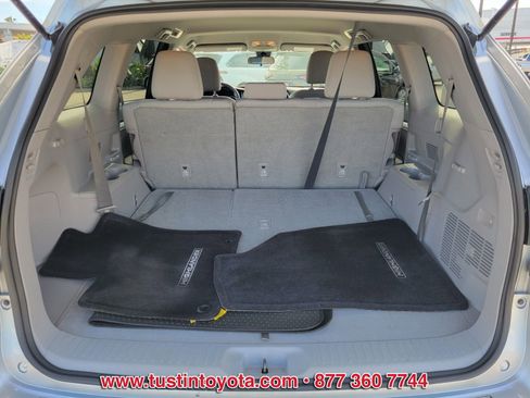 Certified 2017 Toyota Highlander LE w/ Carpet Mat Package image 13