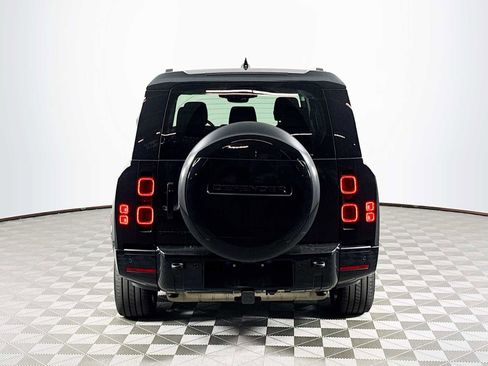 Used 2025 Land Rover Defender 130 X-Dynamic SE image 6