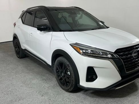 Used 2022 Nissan Kicks SR w/ Premium Package FWD image 1