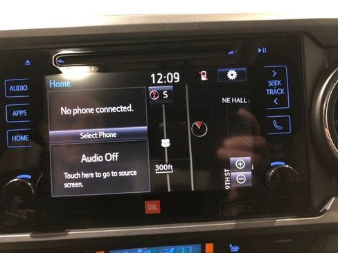 Used 2017 Toyota Tacoma TRD Off-Road image 17