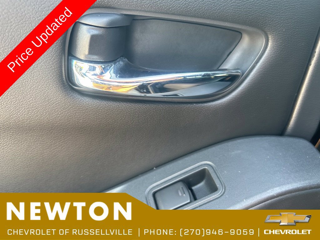 Used 2025 Nissan Frontier 2WD Crew Cab image 36