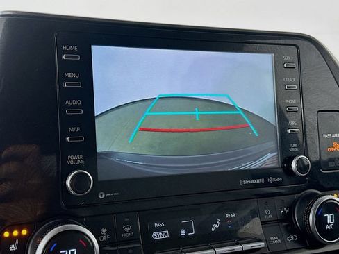 Used 2021 Toyota Highlander XLE AWD/4WD image 15