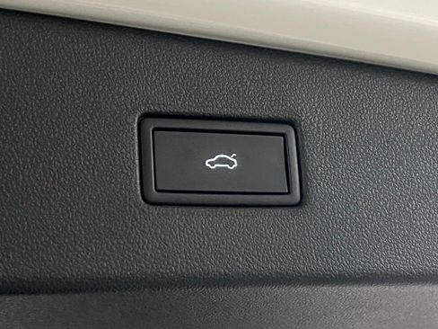 Used 2022 Volkswagen Tiguan SEL R-Line image 37