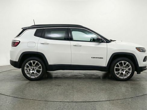 Used 2025 Jeep Compass Limited image 11