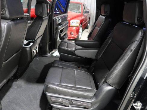 Used 2021 Chevrolet Suburban Z71 AWD/4WD image 19
