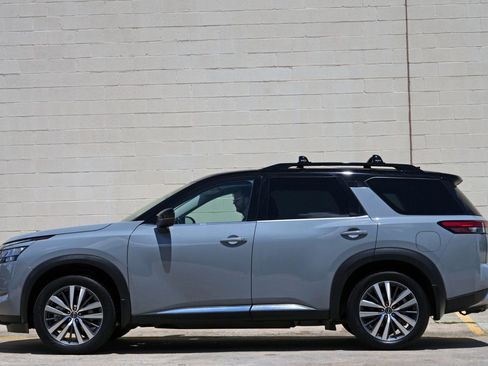 Used 2022 Nissan Pathfinder Platinum w/ Cargo Package FWD image 8