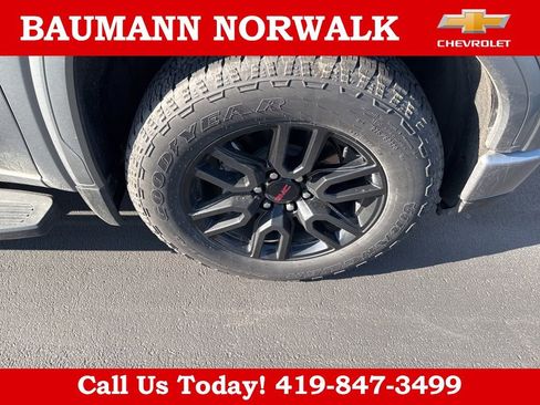 Used 2025 GMC Sierra 1500 Elevation w/ Preferred Package image 21