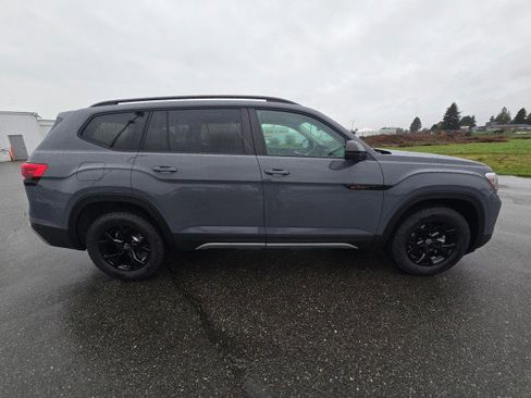 New 2026 Volkswagen Atlas Peak Edition AWD/4WD image 2