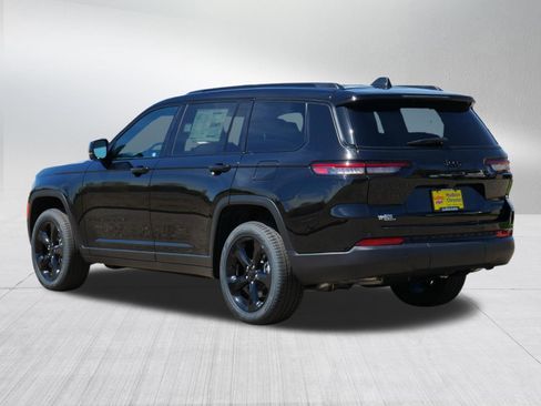 New 2025 Jeep Grand Cherokee L Limited w/ Black Appearance Package AWD/4WD image 3