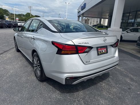 Used 2024 Nissan Altima 2.5 SV FWD image 5