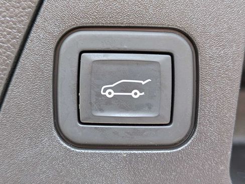 Used 2020 Buick Envision Essence w/ Experience Buick Package FWD image 14