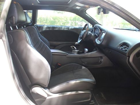 Used 2015 Dodge Challenger SRT w/ Technology Group image 15