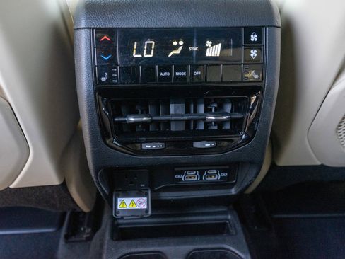 Used 2023 Jeep Grand Cherokee L Limited w/ Trailer Tow Group (B) AWD/4WD image 32
