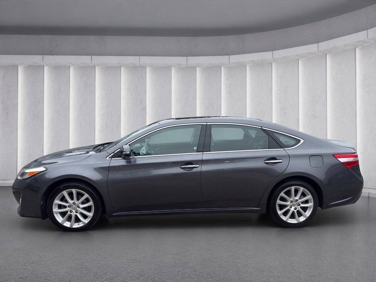 Used 2013 Toyota Avalon XLE Touring FWD image 2
