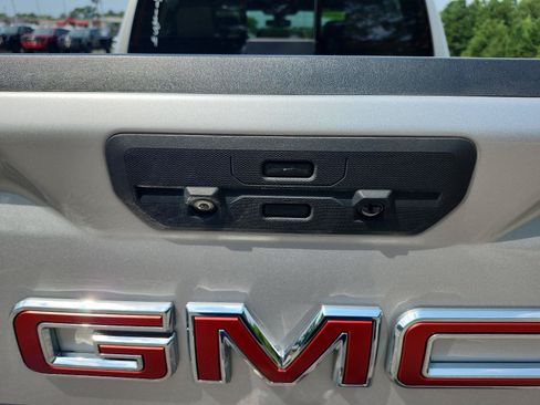Used 2022 GMC Sierra 1500 SLT w/ SLT Premium Plus Package AWD/4WD image 13
