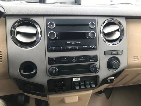 Used 2016 Ford F550 2WD Regular Cab Super Duty image 18