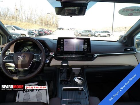 Used 2021 Toyota Sienna Limited image 13