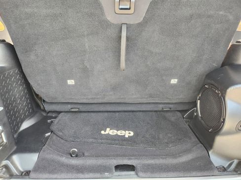 Used 2014 Jeep Wrangler Sahara image 21