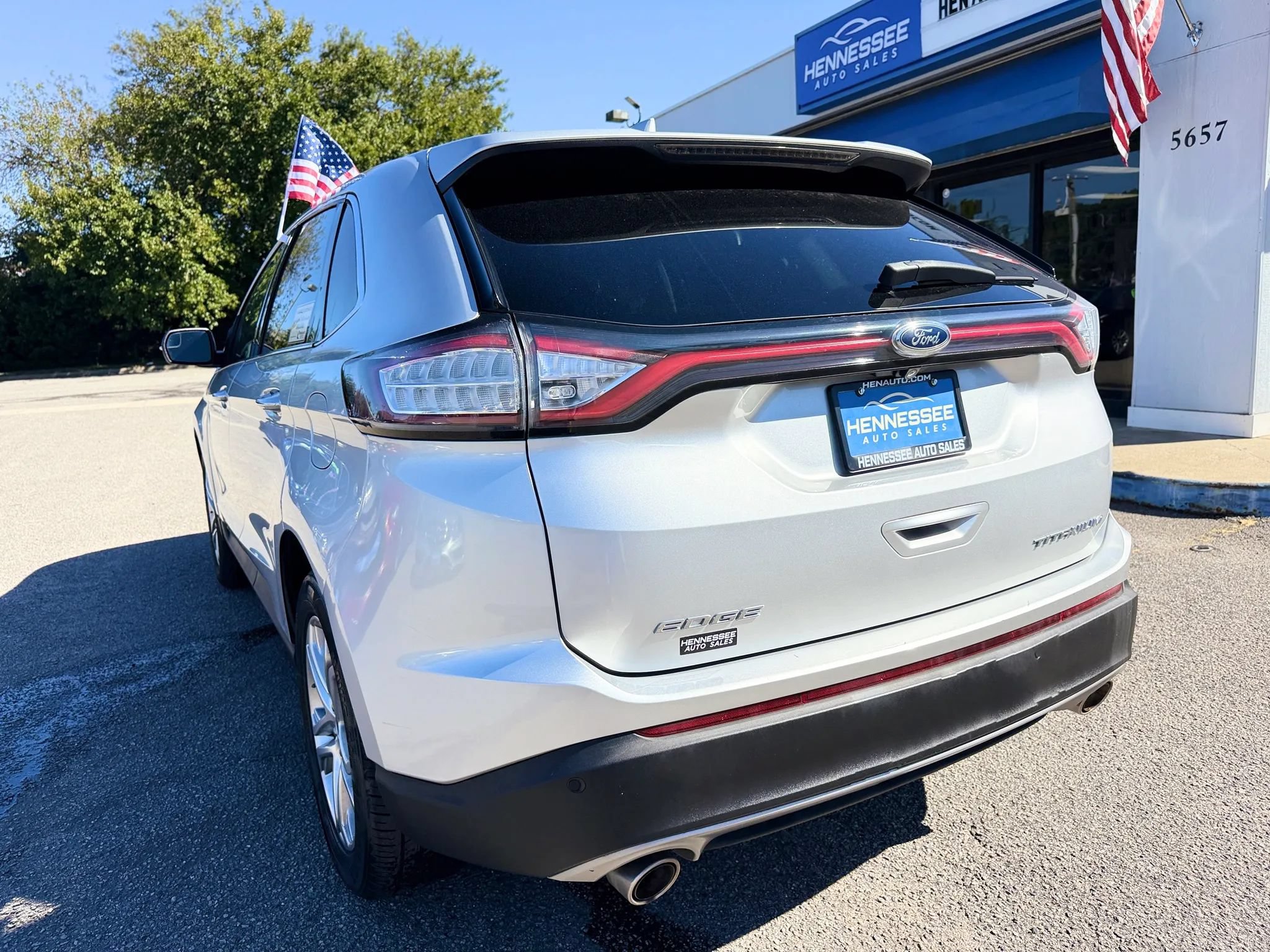 Used 2018 Ford Edge Titanium FWD image 12