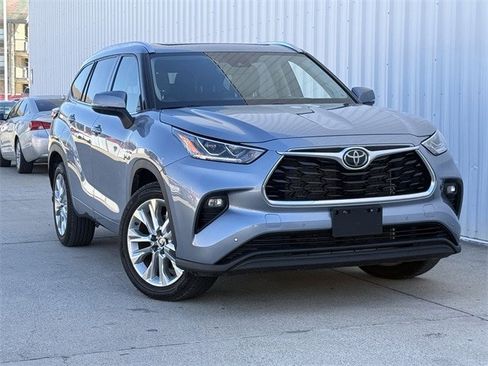 Used 2021 Toyota Highlander Limited image 2