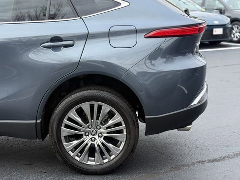 Certified 2022 Toyota Venza XLE image 4