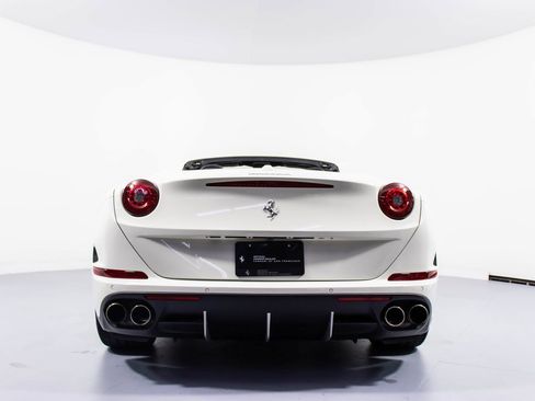 Certified 2017 Ferrari California T image 21