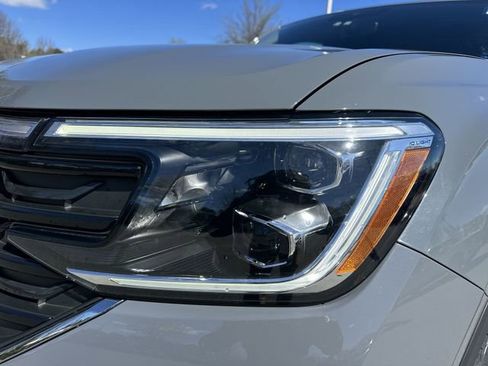 Used 2024 Volkswagen Atlas Cross Sport SEL Premium R-Line AWD/4WD image 9