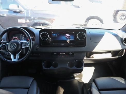 Used 2021 Mercedes-Benz Sprinter 2500 image 34