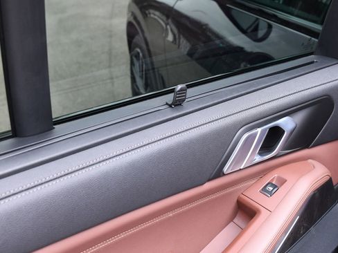 Used 2022 BMW X5 xDrive40i w/ M Sport Package image 29