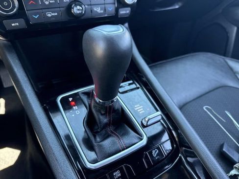 Used 2025 Jeep Compass Trailhawk AWD/4WD image 31