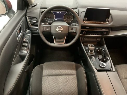 Used 2025 Nissan Rogue SV image 15