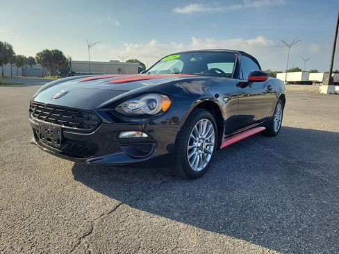 Used 2018 FIAT 124 Spider Classica RWD image 2