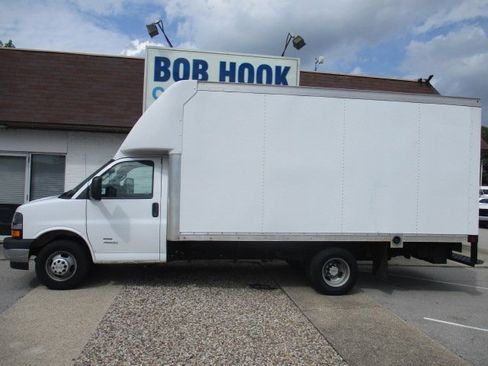 Used 2020 Chevrolet Express 4500 w/ Power Convenience Package image 25