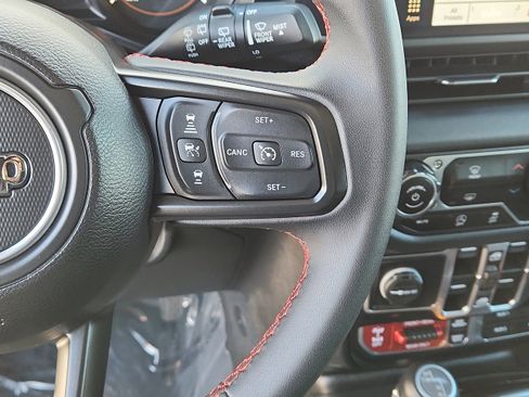 Used 2024 Jeep Wrangler Unlimited Rubicon image 17