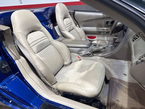 Used 2004 Chevrolet Corvette Convertible w/ Preferred Equipment Group RWD image 82