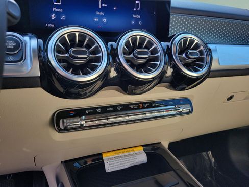 Certified 2025 Mercedes-Benz GLB 250 image 27