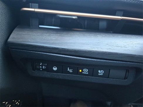 Used 2024 Nissan Ariya AWD image 30