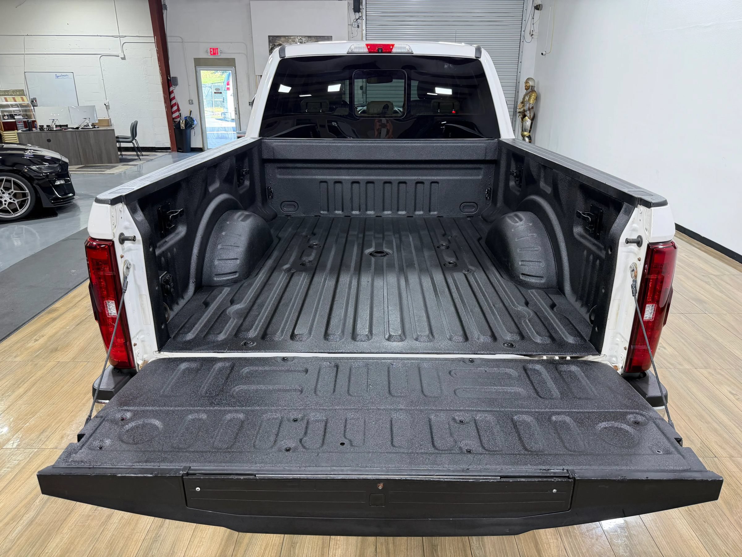 Used 2017 Ford F350 Lariat w/ Lariat Ultimate Package AWD/4WD image 9