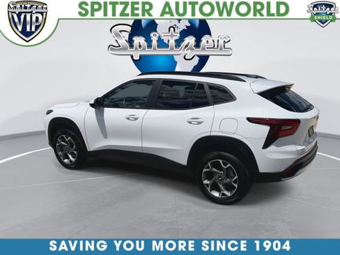 Certified 2024 Chevrolet Trax LT w/ LT Convenience Package FWD image 7