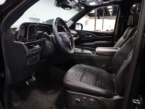 Used 2023 Cadillac Escalade V image 16
