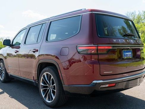 Used 2023 Jeep Wagoneer Series III w/ Premium Group I AWD/4WD image 8