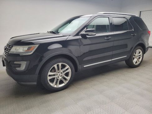 Used 2016 Ford Explorer XLT w/ Equipment Group 202A AWD/4WD image 2
