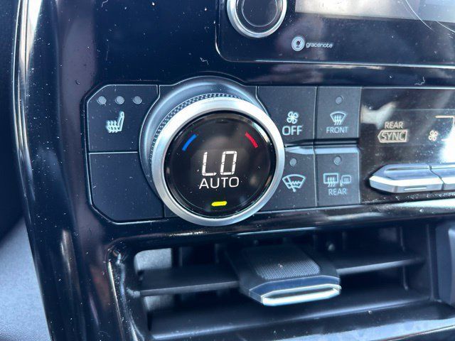 Used 2021 Toyota Highlander XLE AWD/4WD image 18